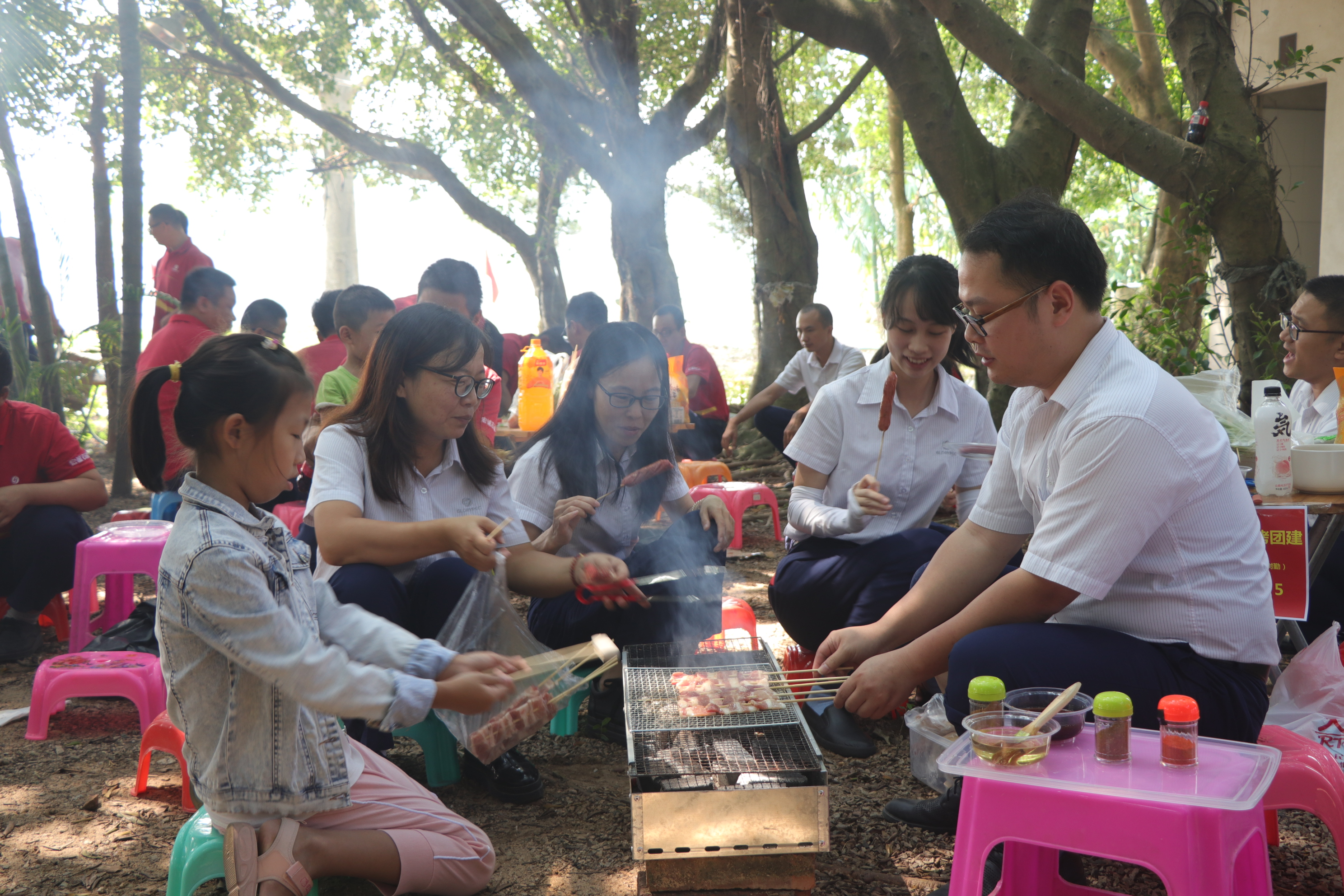 薪火相传齐放光芒2019年广东宏诚石油集团有限公司秋季烧烤团建活动
